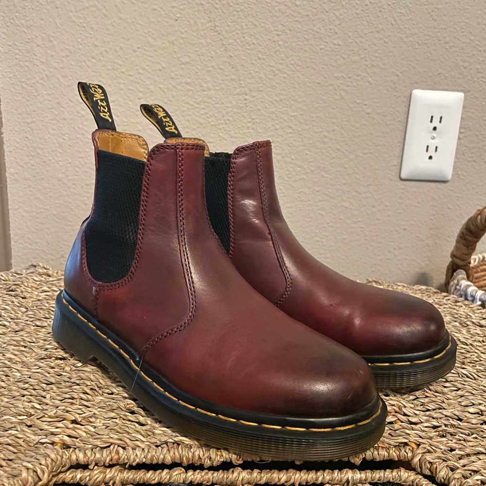 Dr Martens leather Chelsea Boot in dark cherry red